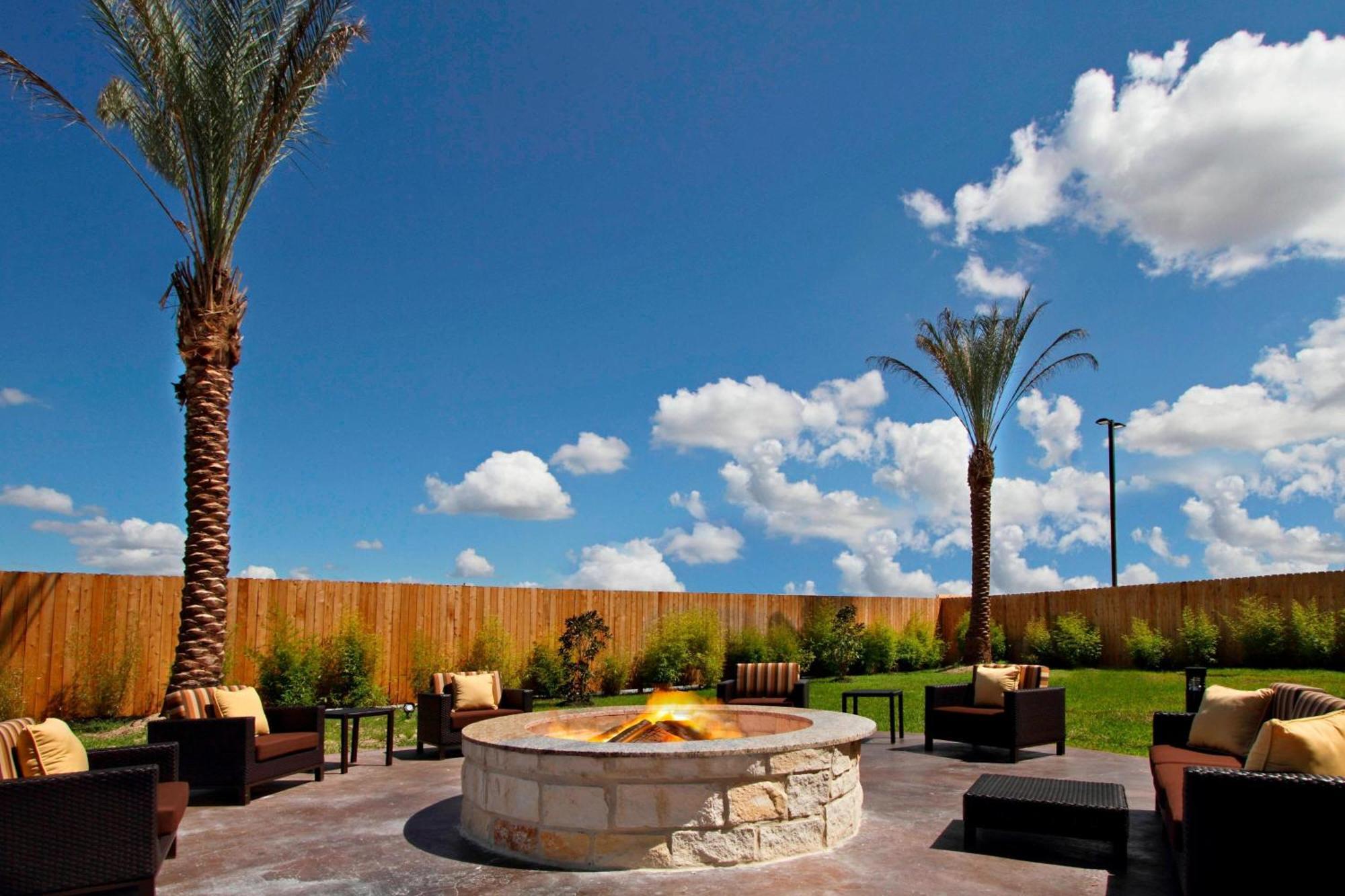 Hotel Courtyard By Marriott Victoria Exterior foto