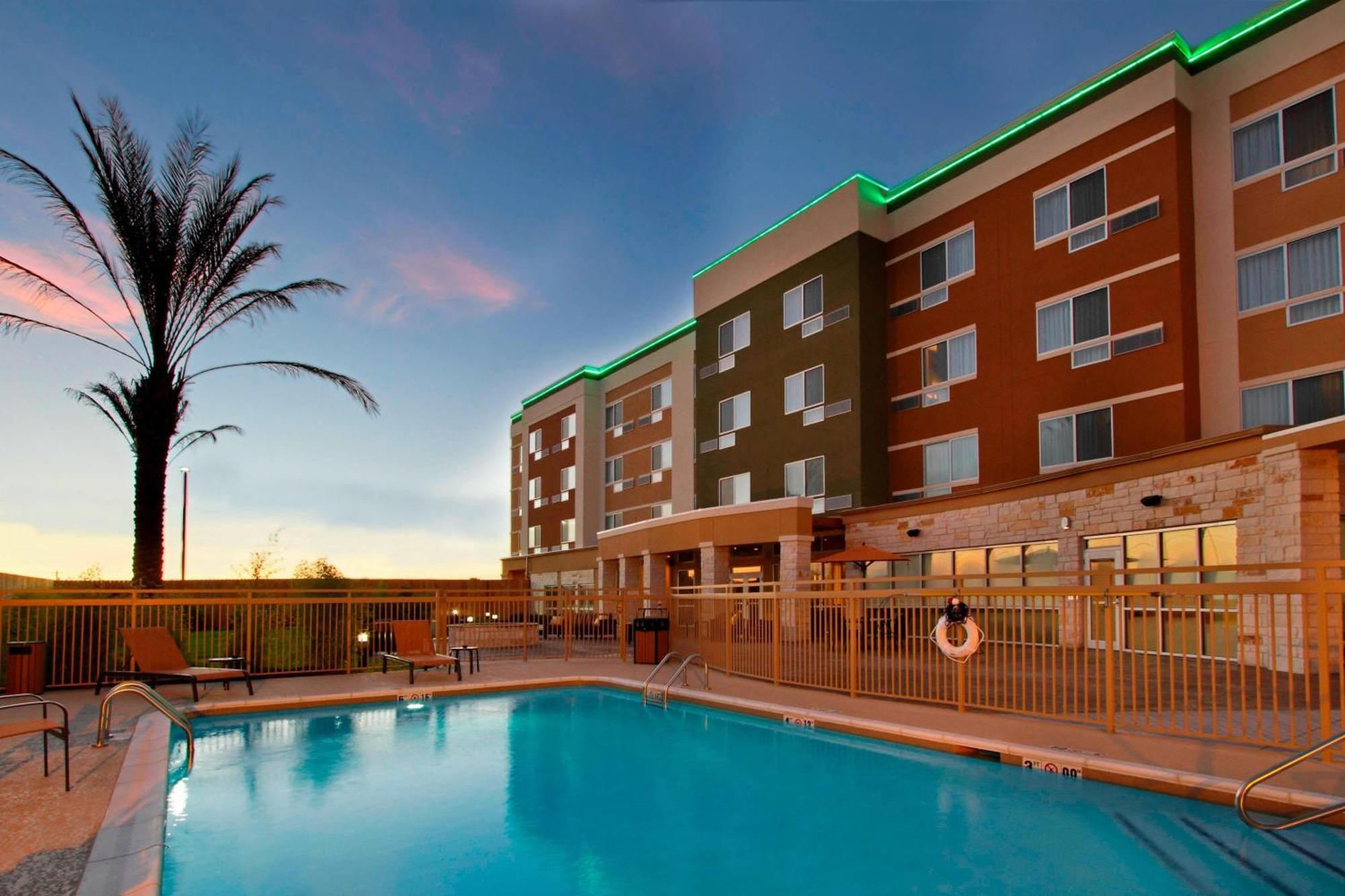 Hotel Courtyard By Marriott Victoria Exterior foto